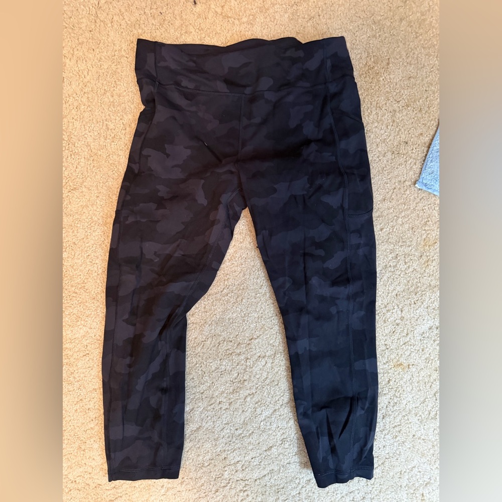 Lululemon Black Camo High Rise Crop Leggings Size 14 Yoga Workout Tights